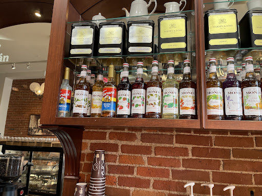 Tulipán Hungarian Pastry and Coffee Shop, 122 S Market St, Wooster, OH 44691, USA, 