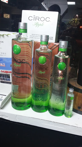 Liquor Store «24 Liquors - Hallandale Beach Liquor Store», reviews and photos, 3101 Hallandale Beach Blvd #100, Hallandale Beach, FL 33009, USA