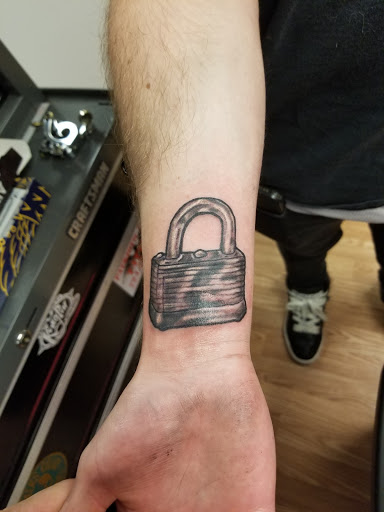 Tattoo Shop «Patriotic Pain Tattoo & Body Piercing», reviews and photos, 5658 William Penn Hwy, Murrysville, PA 15668, USA