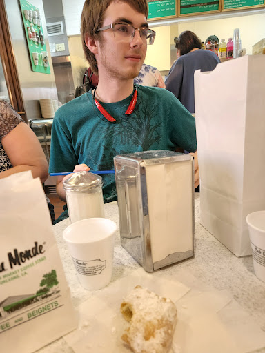 Coffee Shop «Cafe Du Monde», reviews and photos, 1814 North Causeway Approach #1, Mandeville, LA 70448, USA