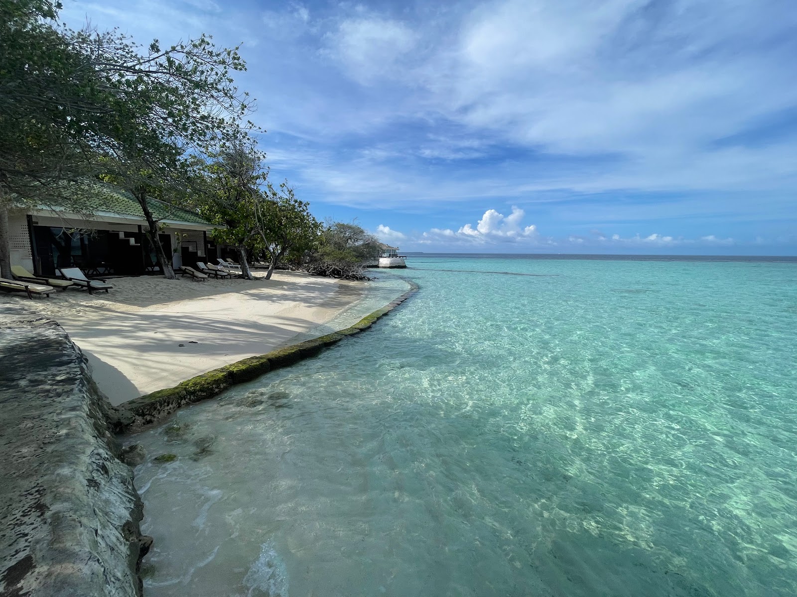 Fotografie cu Eriyadu Island Resort și așezarea