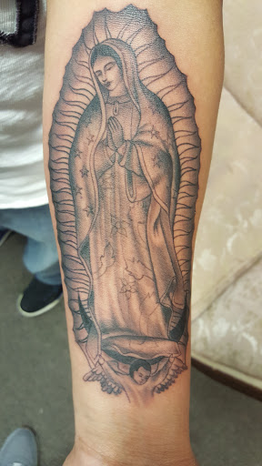 Tattoo Shop «Twisted Illiusions», reviews and photos, 555 W Tennyson Rd, Hayward, CA 94544, USA