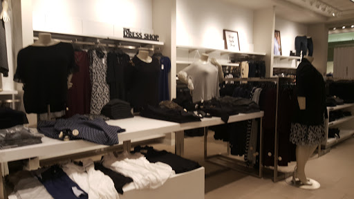 Shopping Mall «Oakland Mall», reviews and photos, 412 W 14 Mile Rd, Troy, MI 48083, USA