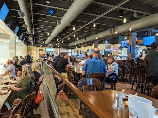 Brewpub «Crooked Pint Ale House», reviews and photos, 3210 Chaska Blvd, Chaska, MN 55318, USA