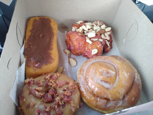 Donut Shop «Apple Fritter Donut Shop», reviews and photos, 741 E 9 Mile Rd, Ferndale, MI 48220, USA