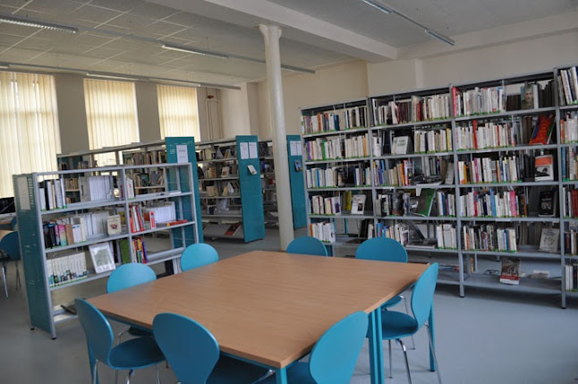 Rezensionen über Bibliothèque publique in Val-de-Travers NE - Buchhandlung