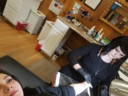 Tattoo Shop «Queen Bee Tattoo & Gallery», reviews and photos, 230 Main St, Springfield, OR 97477, USA