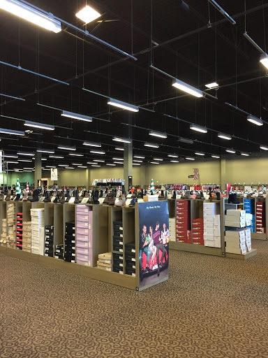 Shoe Store «DSW Designer Shoe Warehouse», reviews and photos, 6644 Loisdale Rd, Springfield, VA 22150, USA