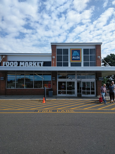 Supermarket «ALDI», reviews and photos, 238 Boston Post Rd, Milford, CT 06460, USA