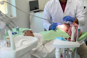Dr.Basel Amro dental clinic الدكتور باسل عمرو طب و جراحة الفم و الاسنان image