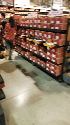 Shoe Store «Vans», reviews and photos, 3314 Livermore Outlets Dr, Livermore, CA 94551, USA