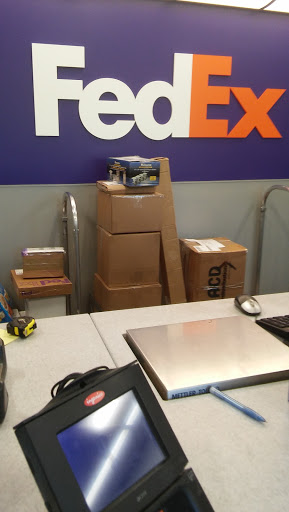 Shipping and Mailing Service «FedEx Ship Center», reviews and photos, 25 W Firestone Blvd, Akron, OH 44301, USA