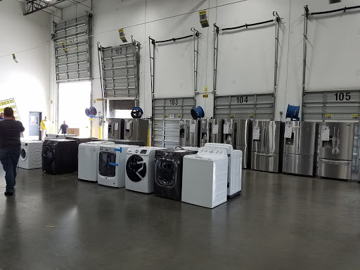 Electronics Store «BEST BUY DISTRIBUTION CENTER», reviews and photos, 2314 Waverly Barn Rd, Davenport, FL 33897, USA