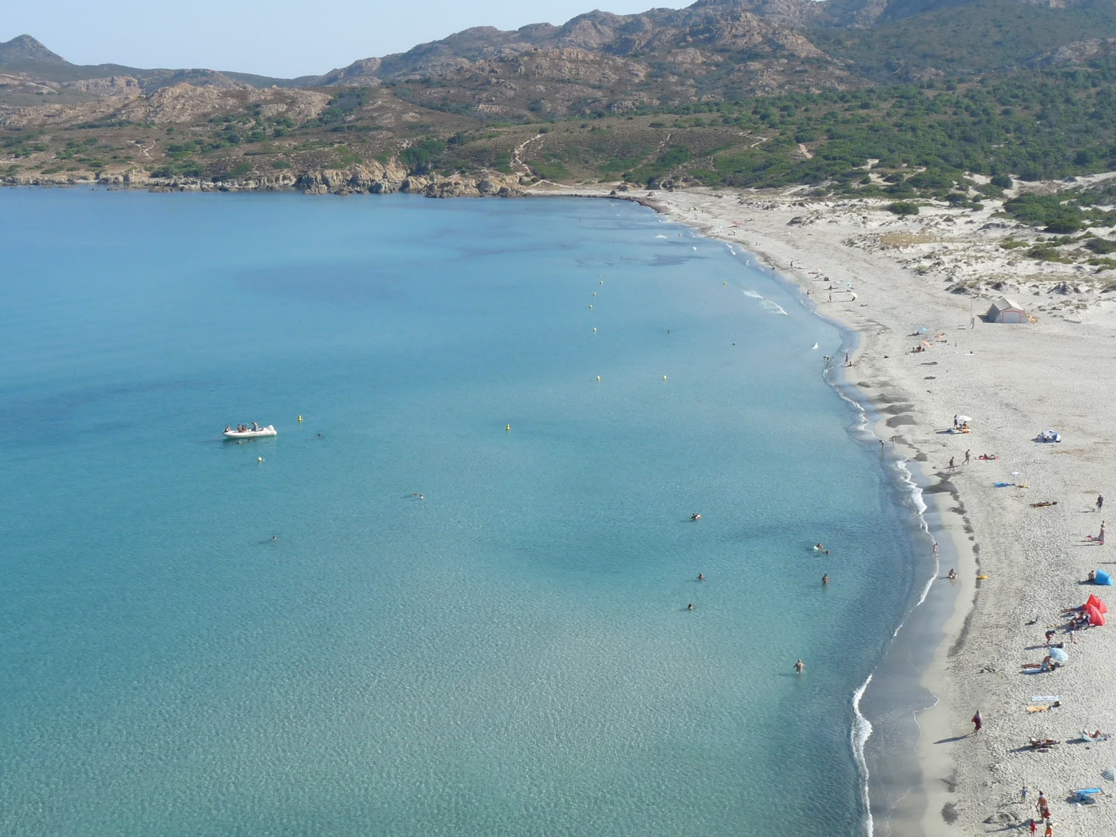 萨莱夏海滩的照片 带有宽敞的海湾