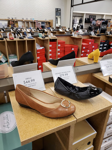 Shoe Store «DSW Designer Shoe Warehouse», reviews and photos, 113 Mill Plain Rd, Danbury, CT 06811, USA