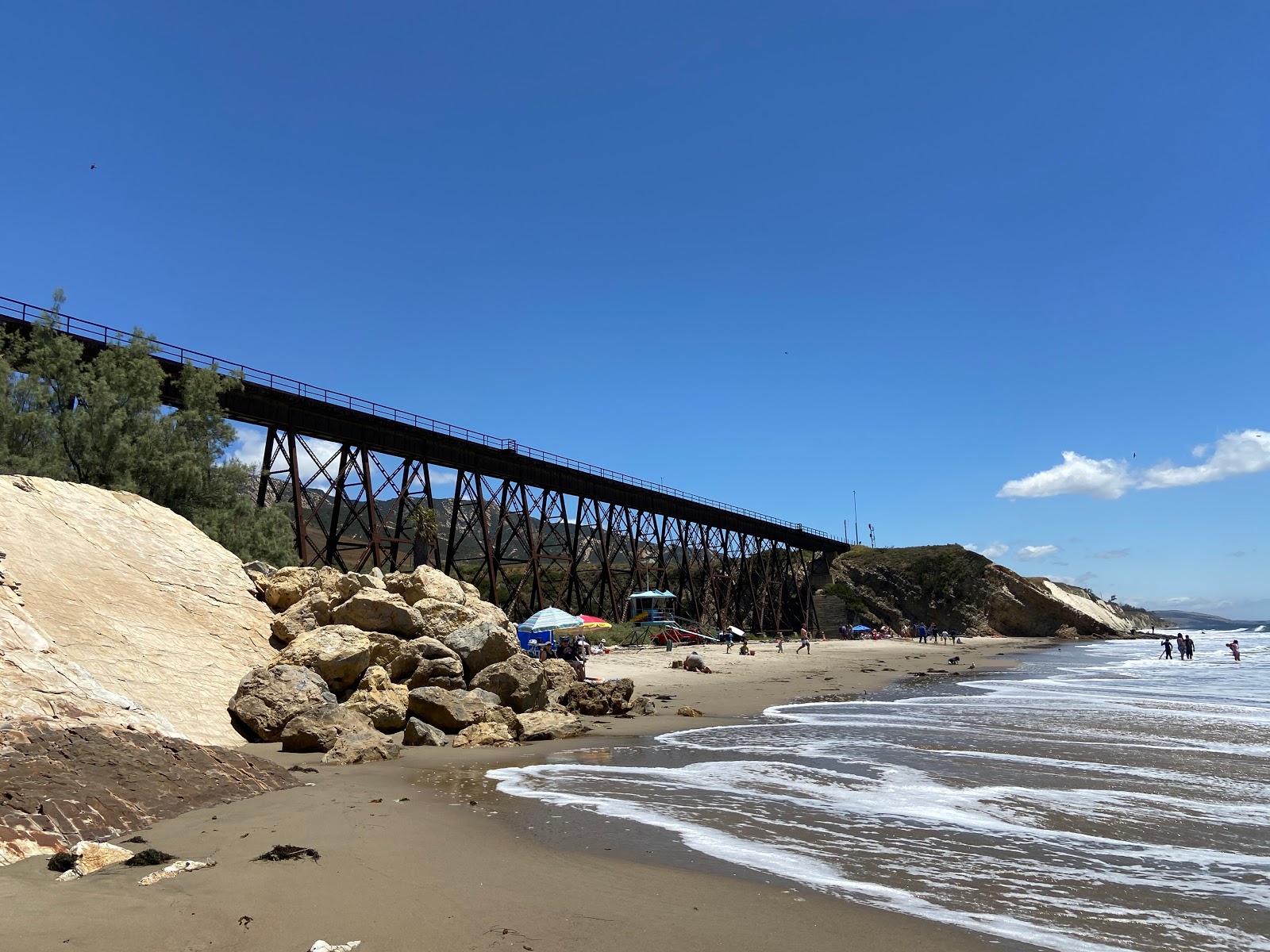 Foto von Gaviota Beach mit beiger sand Oberfläche
