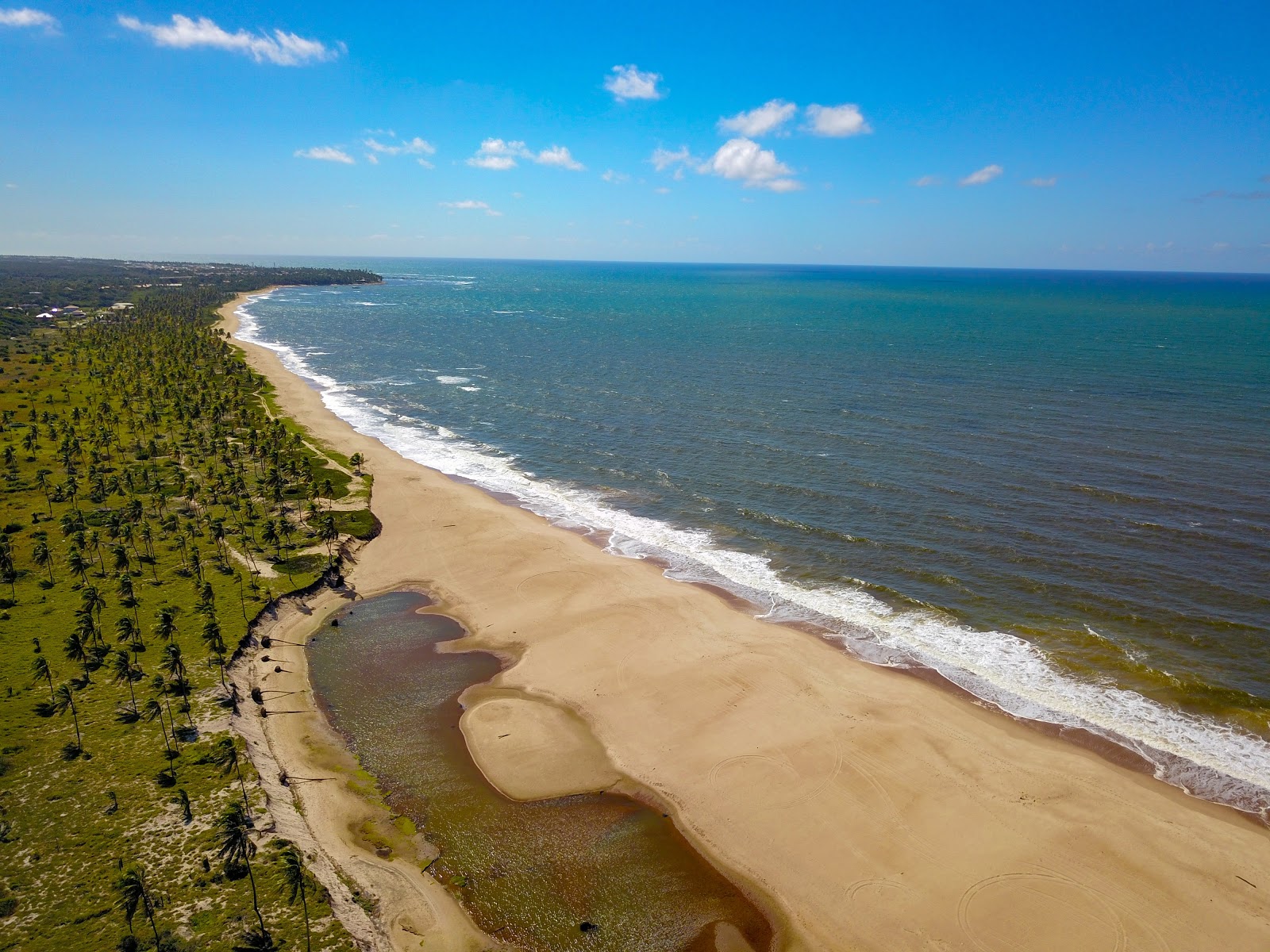 Photo de Praia das Ondas avec droit et long