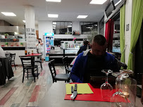 Atmosphère du Restaurant Pizzeria Gust'o à Bois-d'Arcy - n°2