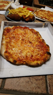 Pizza Amore Mio Piazza Guglielmo Marconi, 6, 00033 Cave RM, Italia