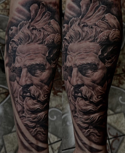 Explore inside finger tattoo ideas, creative tattoo ideas in Sunnyvale, available at Da Wei Tattoo Inc