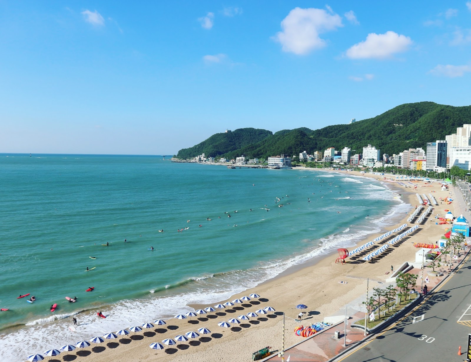 Songjeong Beach的照片 带有宽敞的海岸