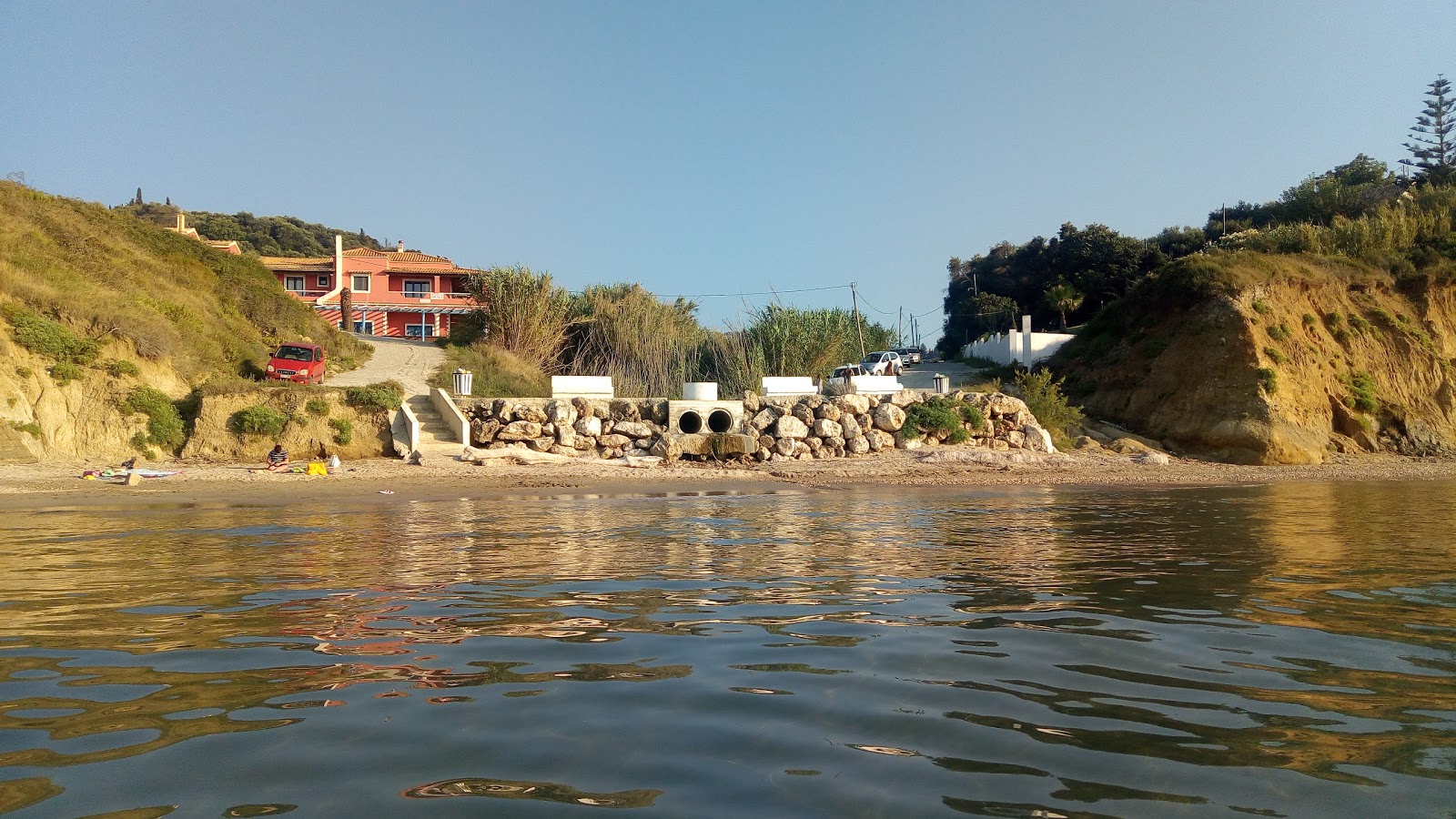 Foto van Gialos beach en de nederzetting