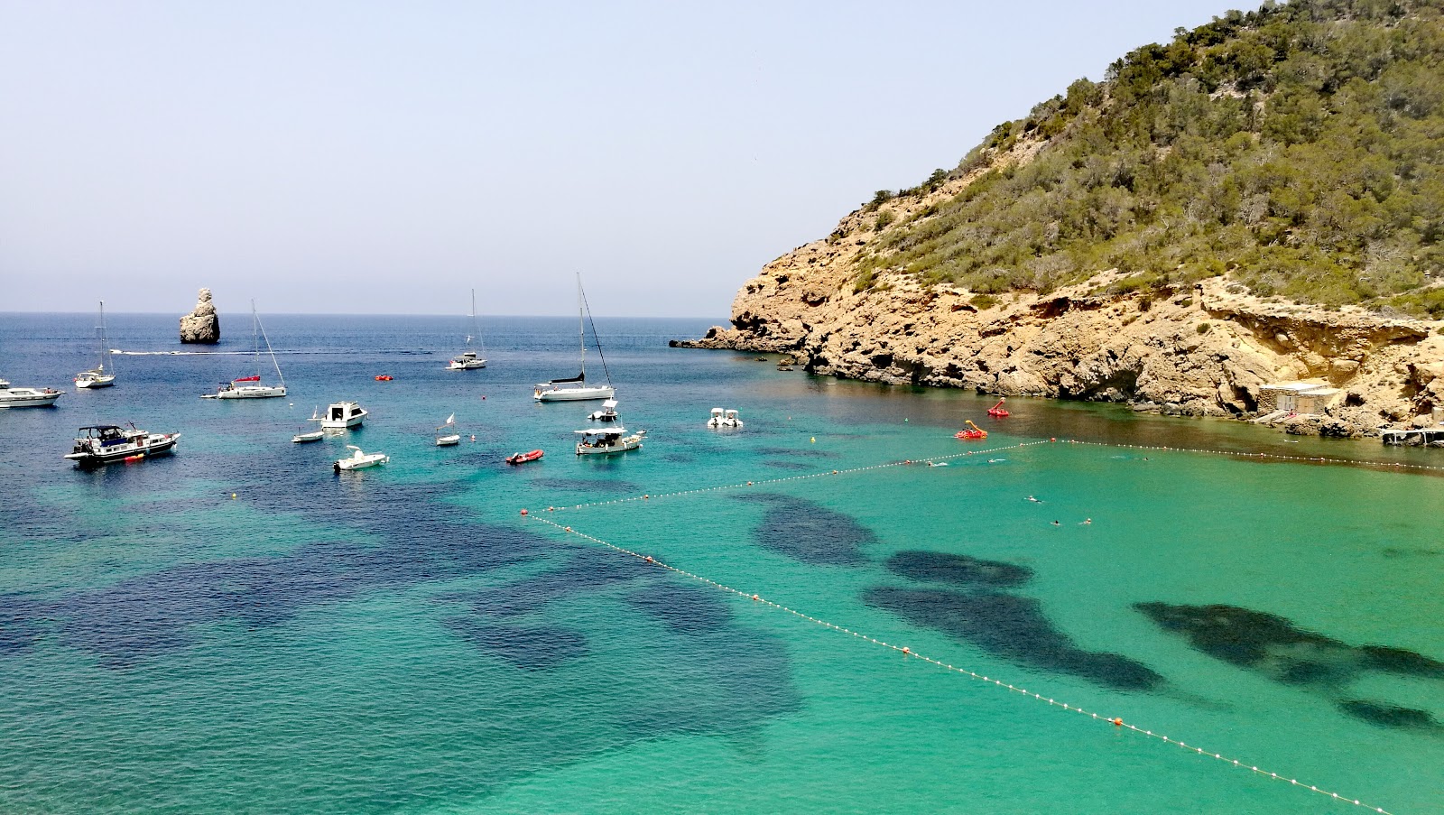 Photo of Cala Benirras with dirty level of cleanliness