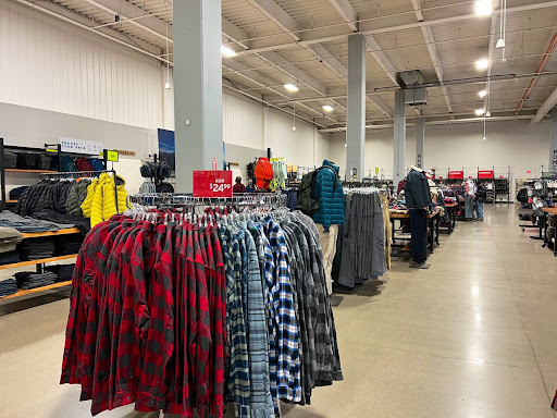 Clothing Store «Eddie Bauer Outlet», reviews and photos, 4599 Fisher Rd, Columbus, OH 43228, USA