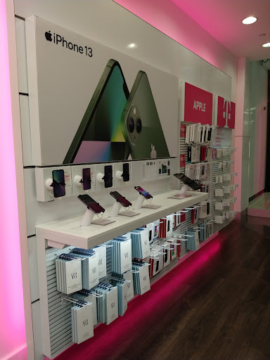 Cell Phone Store «T-Mobile», reviews and photos, 6600 Topanga Canyon Blvd #97D, Canoga Park, CA 91303, USA