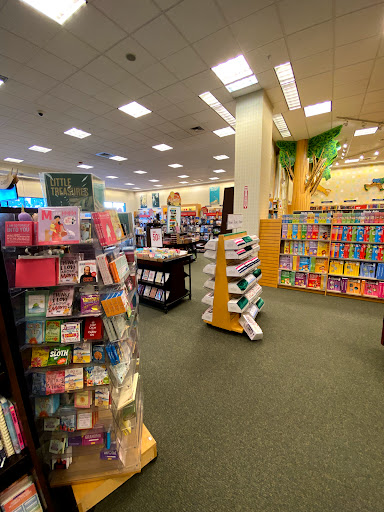 Book Store «Barnes & Noble Booksellers South Corona», reviews and photos, 2470 Tuscany St #101, Corona, CA 92881, USA
