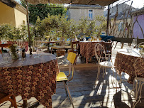 Atmosphère du Restaurant français Chez Ju - Restaurant - Bistrot à Mollégès - n°9