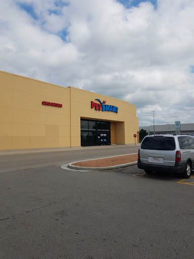 Pet Supply Store «PetSmart», reviews and photos, 443 N Rolling Meadows Dr, Fond du Lac, WI 54937, USA