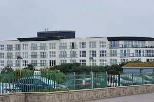 Shoreline Hotel image