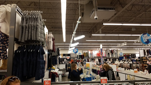 Clothing Store «Old Navy», reviews and photos, 8674 Park Meadows Center Dr, Lone Tree, CO 80124, USA
