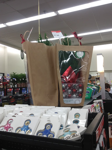 Supermarket «Hy-Vee», reviews and photos, 110 S D St, Oskaloosa, IA 52577, USA