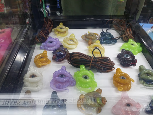 Tobacco Shop «The Hub Smoke Shop & Gifts», reviews and photos, 6410 N Oak Trafficway, Kansas City, MO 64118, USA