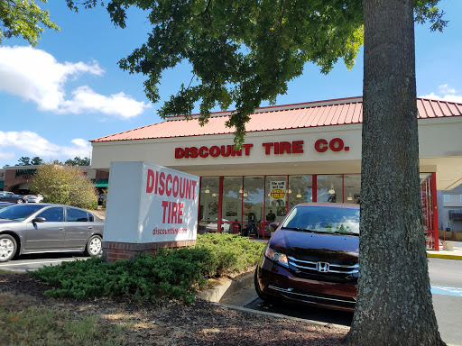 Tire Shop «Discount Tire Store - Kennesaw, GA», reviews and photos, 2930 George Busbee Pkwy NW, Kennesaw, GA 30144, USA