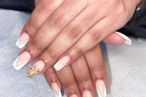 Lee's Nail image