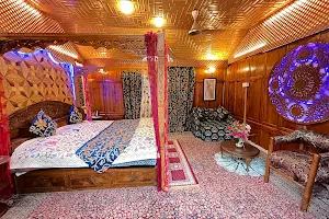 Young Shahzada Group of House boats image