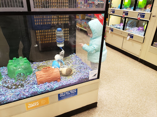 Pet Supply Store «PetSmart», reviews and photos, 350 Fifth St, Oswego, IL 60543, USA