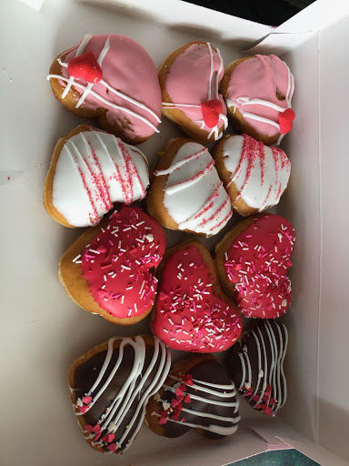 Bakery «Krispy Kreme Doughnuts», reviews and photos, 2900 S 108th St, Milwaukee, WI 53227, USA