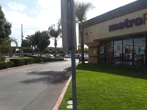 Cell Phone Store «MetroPCS Corporate Store», reviews and photos, 11091 Beach Blvd, Stanton, CA 90680, USA