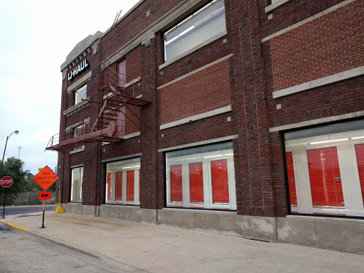 Truck Rental Agency «U-Haul Moving & Storage of Bronzeville», reviews and photos, 2601 S La Salle St, Chicago, IL 60616, USA