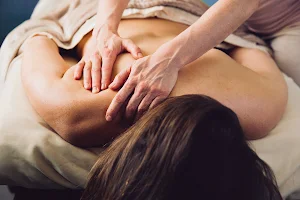 Pauseful Massage & Botanicals image
