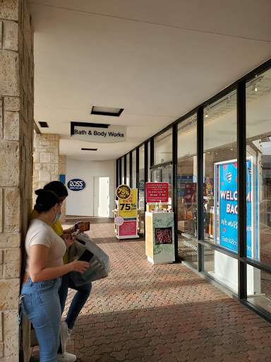 Beauty Supply Store «Bath & Body Works», reviews and photos, 2024 S University Dr, Davie, FL 33324, USA