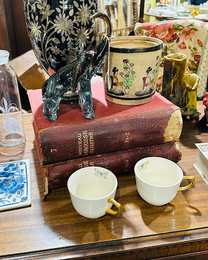 Willie Maes Antiques