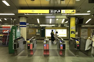 Higashi-Nakano Station image
