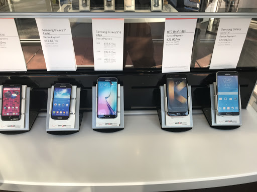 Cell Phone Store «ClickAway Campbell Downtown - Verizon Store + Phone Repair + Computer Repair», reviews and photos, 535 W Hamilton Ave, Campbell, CA 95008, USA