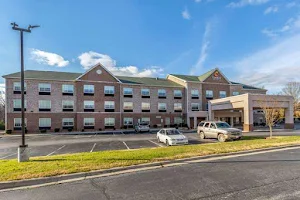 Comfort Inn & Suites High Point - Archdale image