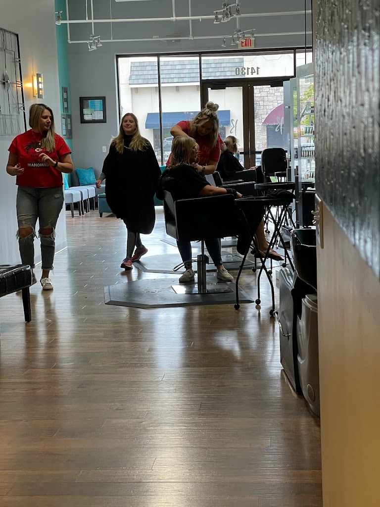 Birdcage Salon 66062